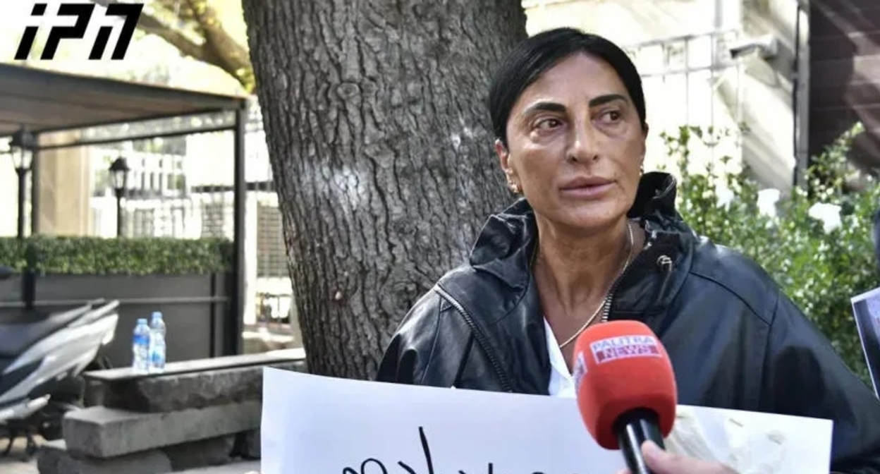 Ирма Давитадзе. Фото: "Интерпрессньюс" https://www.interpressnews.ge/ru/article/178097-mat-osuzhdennogo-georgiia-davitadze-o-zaiavlenii-prokuratury-drugogo-ia-i-ne-zhdala-poskolku-eta-vlast-stoit-na-lzhi