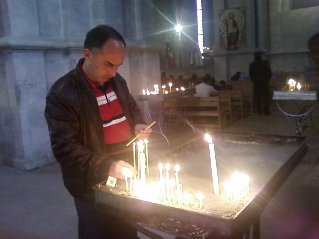 Ашот зажигает свечи... undefined