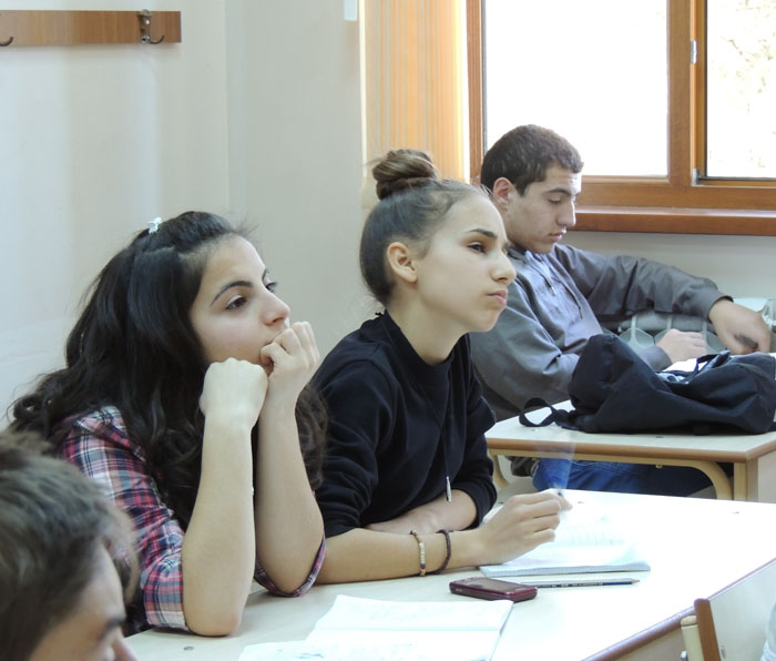 Александра и Анна (на переднем плане). Александра и Анна (на переднем плане).