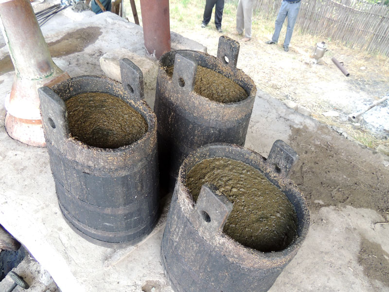 Готовая масса сбродившейся тутовых ягод. Готовая масса сбродившейся тутовых ягод.