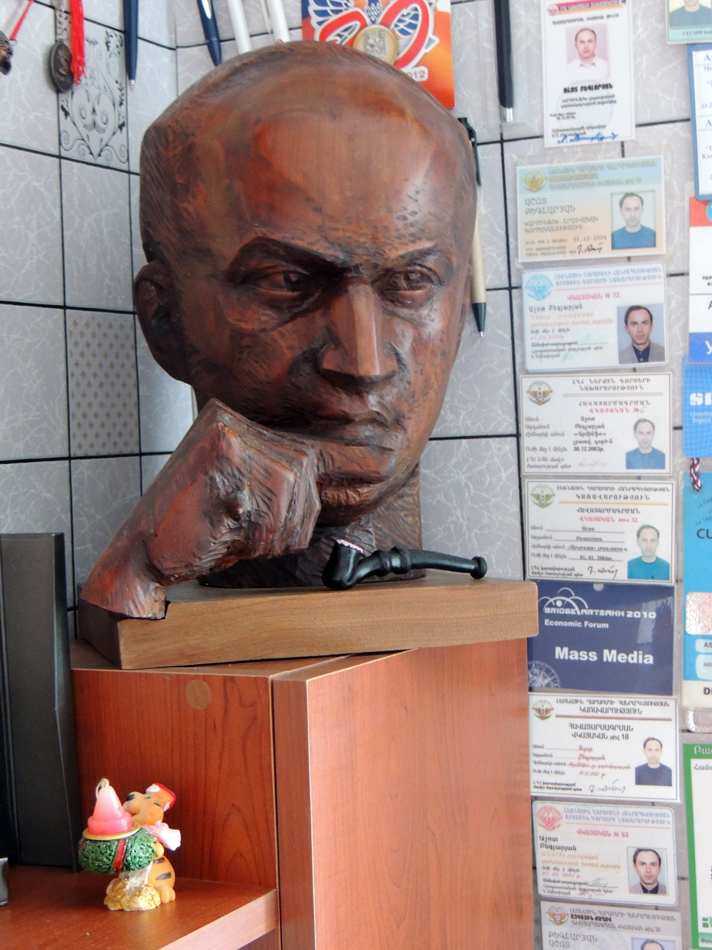 Бюст Ашота Бегларяна. Работа Альберта Саркисяна. Бюст Ашота Бегларяна. Работа Альберта Саркисяна.