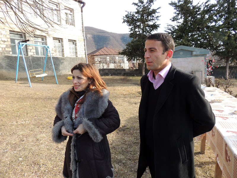 Мариам Пилафян, чья идея проведения этого мероприятия и Севак Акопян, глава Цмакаогской общины, организатор и спонсор. Мариам Пилафян, чья идея проведения этого мероприятия и Севак Акопян, глава Цмакаогской общины, организатор и спонсор.