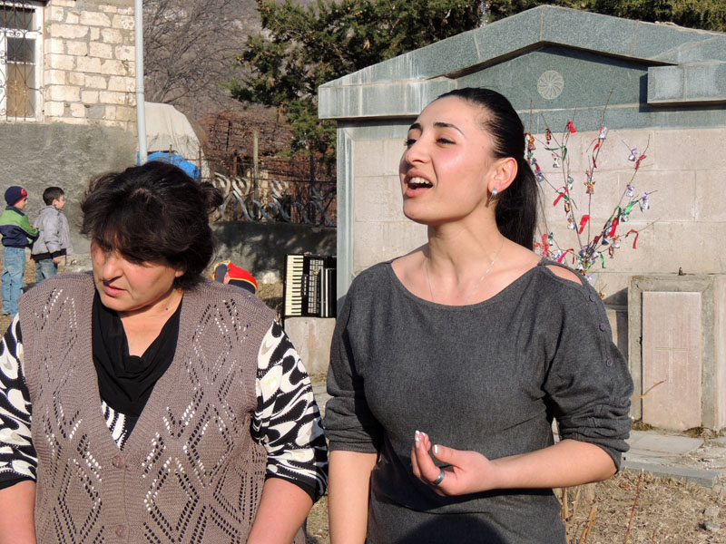 Вика прекрасно исполнила старую армянскую песню. Вика прекрасно исполнила старую армянскую песню.