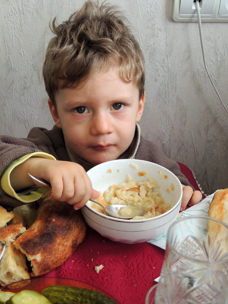 Робка-Полкашёнок с "веслом" в руке, "гребёт" профессионально.:-)) Робка-Полкашёнок с "веслом" в руке, "гребёт" профессионально.:-))