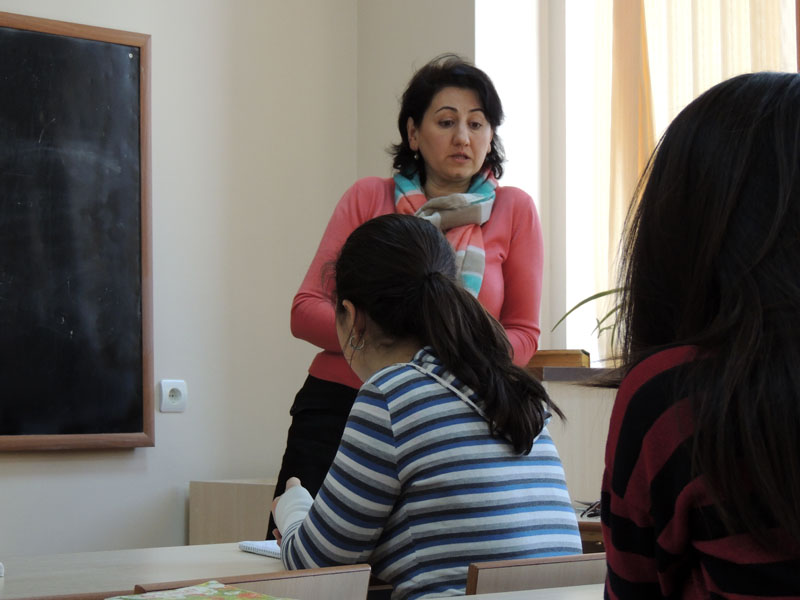 Стелла Самвеловна рассказывает классу о Серебрянном веке Стелла Самвеловна рассказывает классу о Серебрянном веке