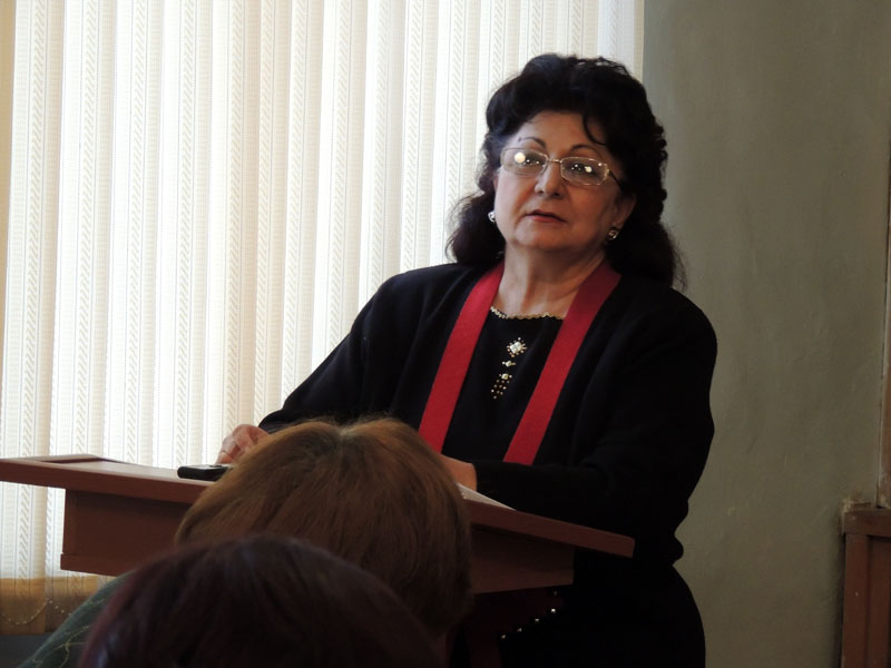 Карине Алавердян, зав. литературной частью гос. драмтеатра им.Папазяна говорит о роли библиотеки в жизни общества. Карине Алавердян, зав. литературной частью гос. драмтеатра им.Папазяна говорит о роли библиотеки в жизни общества.