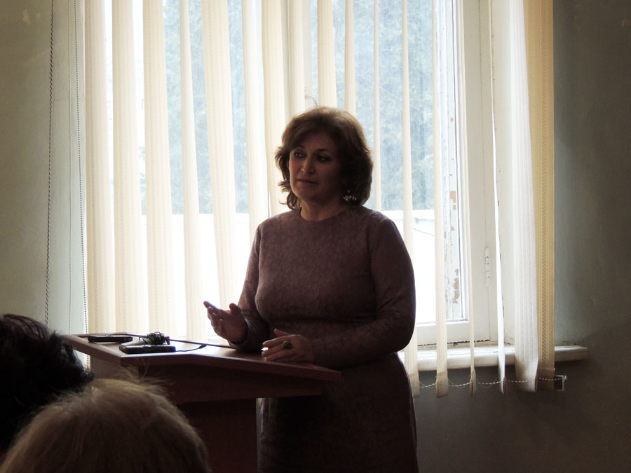 Анаит Месропян, методист городского отдела образования и спорта мэрии г.Степанакерта. Анаит Месропян, методист городского отдела образования и спорта мэрии г.Степанакерта.