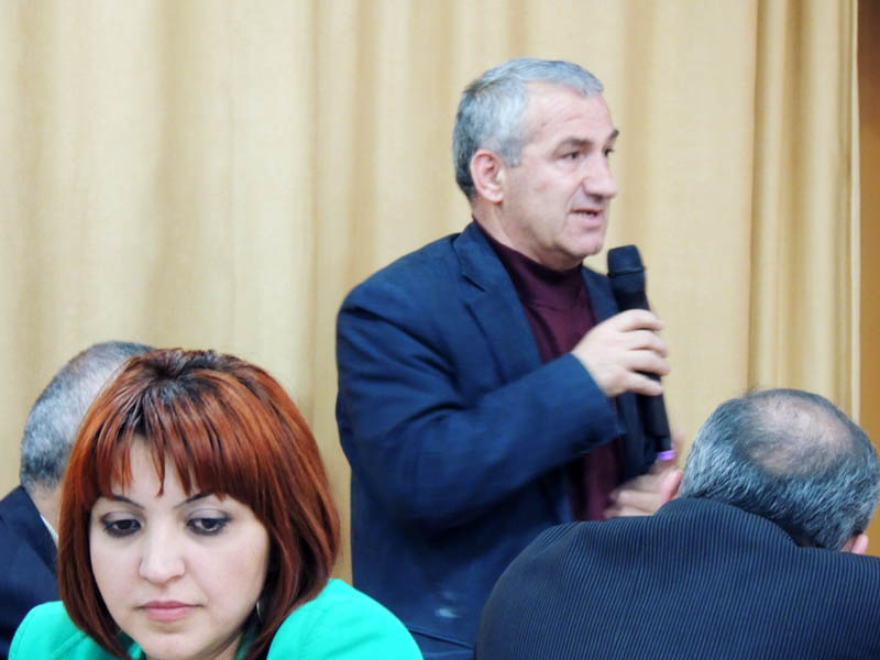 Давид Микаелян, писатель, пресс-секретарь мэрии г.Степанакерта. Давид Микаелян, писатель, пресс-секретарь мэрии г.Степанакерта.