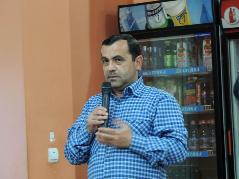 Карен Мирзоян, пресс-секретарь министерства сельского хозяйства, журналист. Карен Мирзоян, пресс-секретарь министерства сельского хозяйства, журналист.