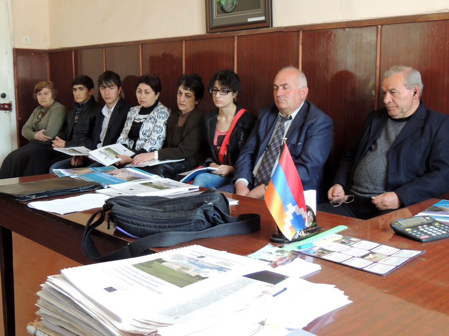 Часть участников круглого стола. Часть участников круглого стола.