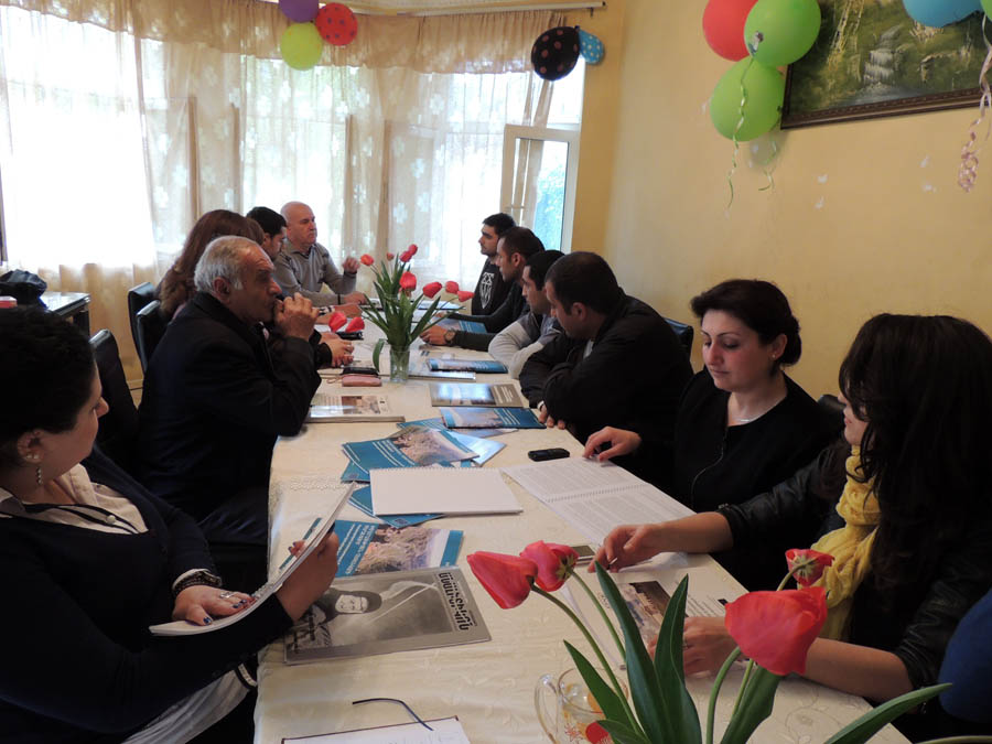 Участники круглосто стола в Гадруте. Участники круглосто стола в Гадруте.