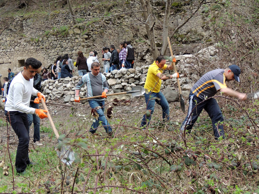 Работа кипит... Работа кипит...