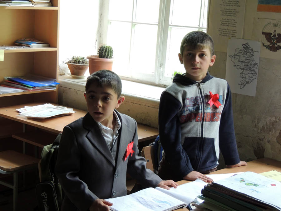 Мелкие "октябрята". Школа с.Ннги Мартунинского района. Мелкие "октябрята". Школа с.Ннги Мартунинского района.