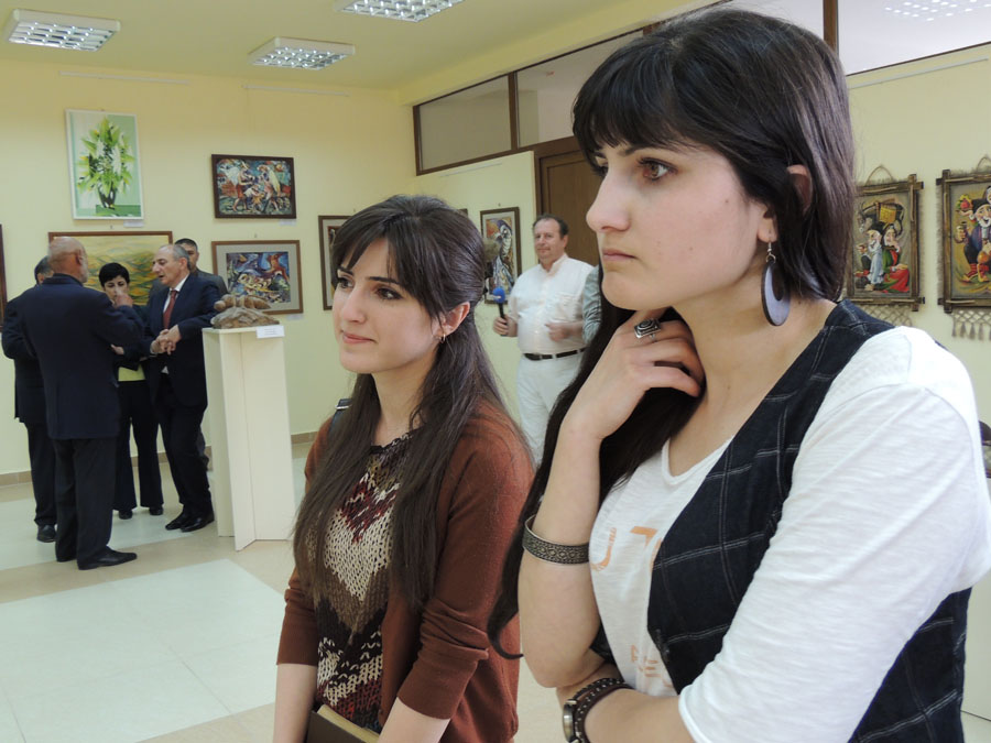 Девушкам понравилась работа Давида Саргсяна... Девушкам понравилась работа Давида Саргсяна...