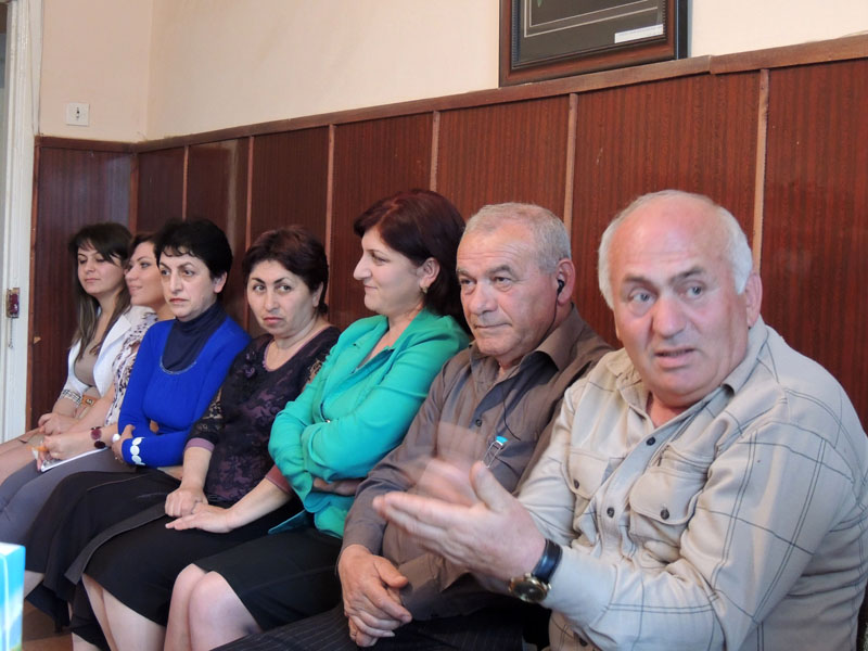 Владимир Ширинян, педагог школы №1 г.Мартуни; "«Я работал в школе в советской и в арцахской школе. Есть, конечно, разница, но уверен, что в скором можем перезайти. У нас не будет желаемого результата, пока не будут совместно работать школа-семья-обще... Владимир Ширинян, педагог школы №1 г.Мартуни; "«Я работал в школе в советской и в арцахской школе. Есть, конечно, разница, но уверен, что в скором можем перезайти. У нас не будет желаемого результата, пока не будут совместно работать школа-семья-общество. Это цепочка, где у каждого своя главная и незаменимая роль. Наше общество, в том числе родители и дети, должны осознать, что наша сила наши знание - это есть наше богатство. Школа - лицо нашего общества, по ней можно понять чем, как и какими ценностями мы живём»