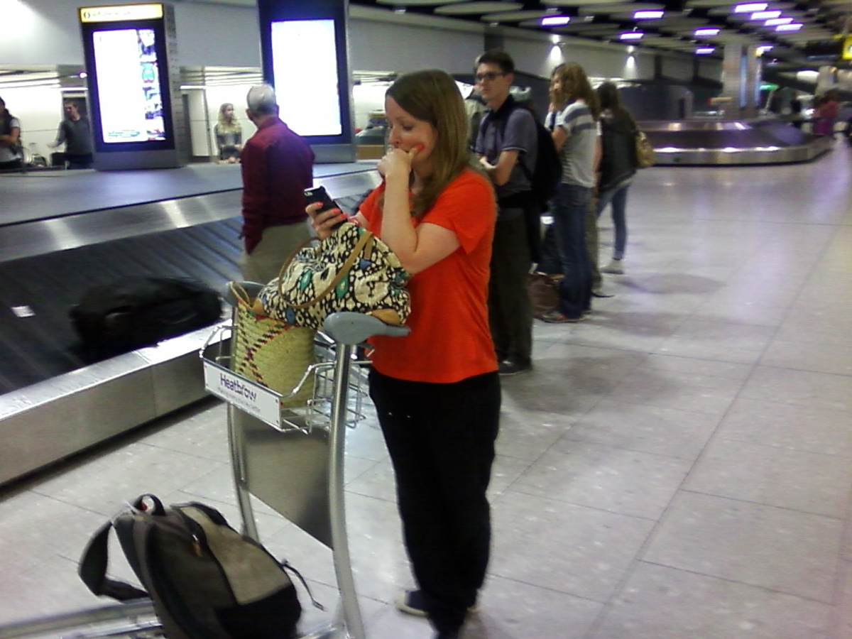 В ожидании багажа. В ожидании багажа.