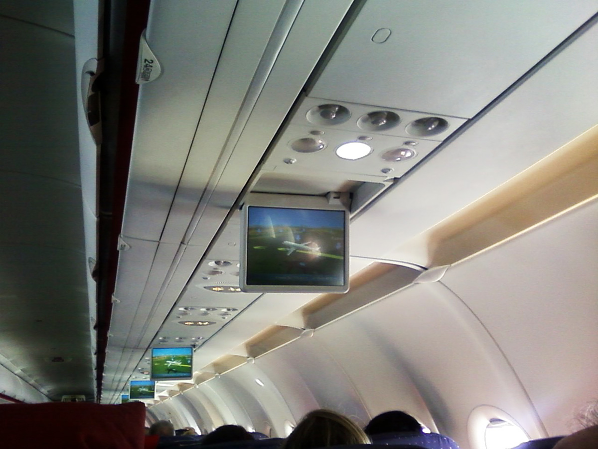 Возвращаемся. В салоне самолёта - видим территории, по которой пролетаем. Возвращаемся. В салоне самолёта - видим территории, по которой пролетаем.