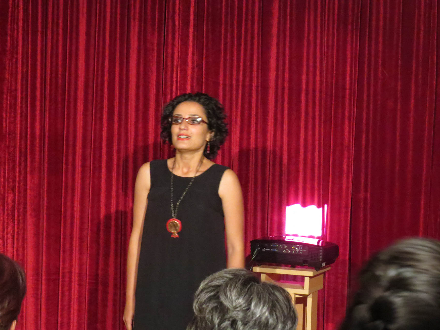 Ведущая Ани Капланян, актриса театра им. М. Хандамиряна. Ведущая Ани Капланян, актриса театра им. М. Хандамиряна.