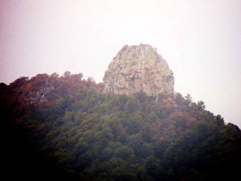 Крепость Качахакаберд. Приближено зумом с очень большого расстояния. Крепость Качахакаберд. Приближено зумом с очень большого расстояния.