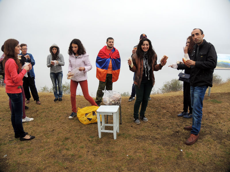 Поели бутерброды, выпили чай, кофе... Поели бутерброды, выпили чай, кофе...