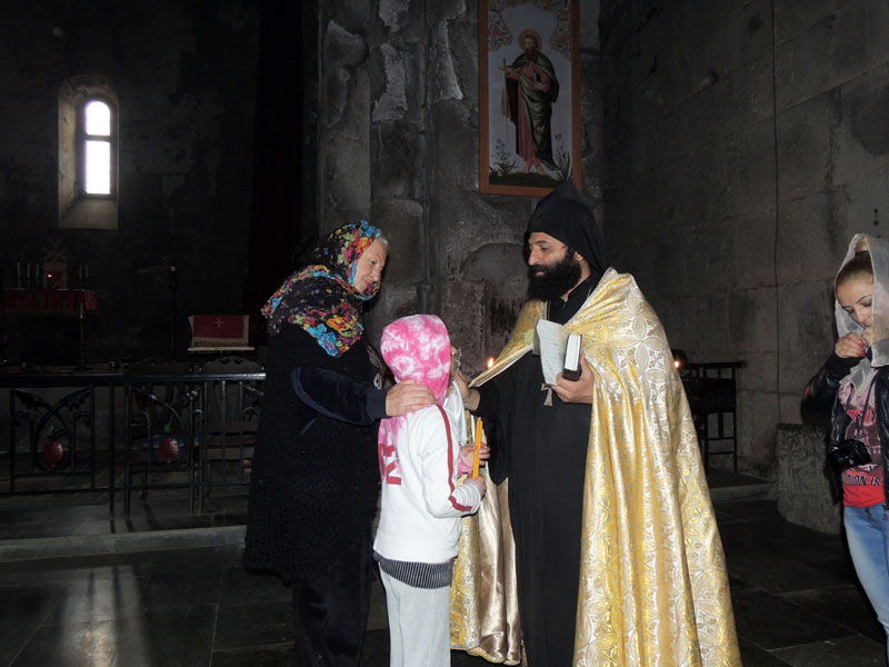 Кроме нас в монастыре были и другие люди. Прихожане. Кроме нас в монастыре были и другие люди. Прихожане.