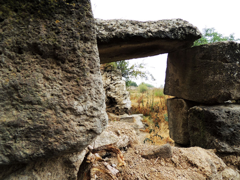 За монастырём. За монастырём.