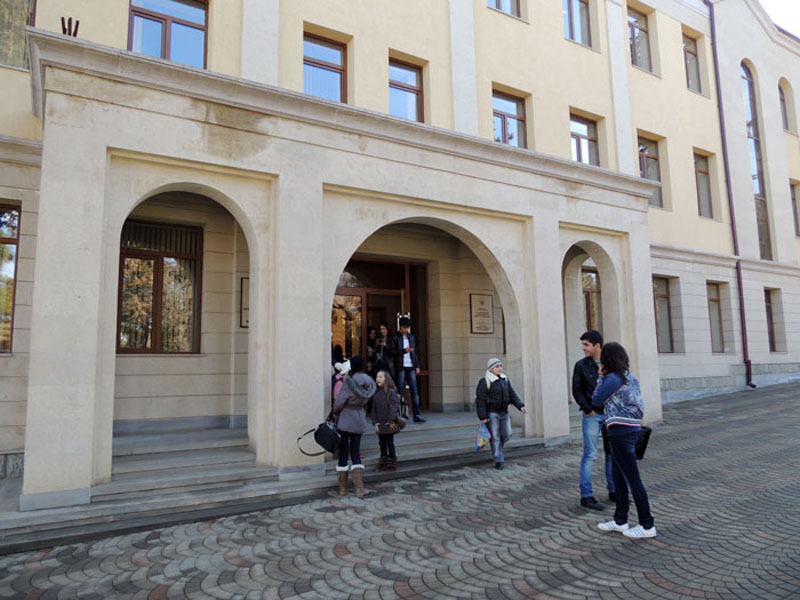 Степанакертская русская средняя школа №3 им. Грибоедова.