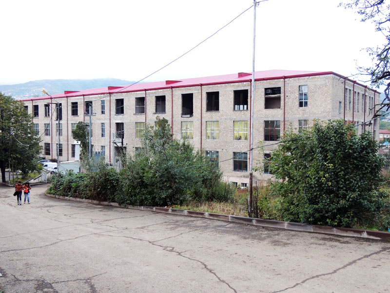 Здание, на третьем этаже которого расположен трикотажный цех.