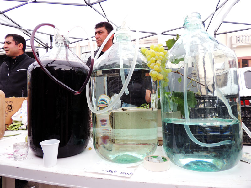 Вино и водка тутовая из с.Вино и водка тутовая из с.Мачкалашен Мартунинского района. Вино и водка тутовая из с.Вино и водка тутовая из с.Мачкалашен Мартунинского района.