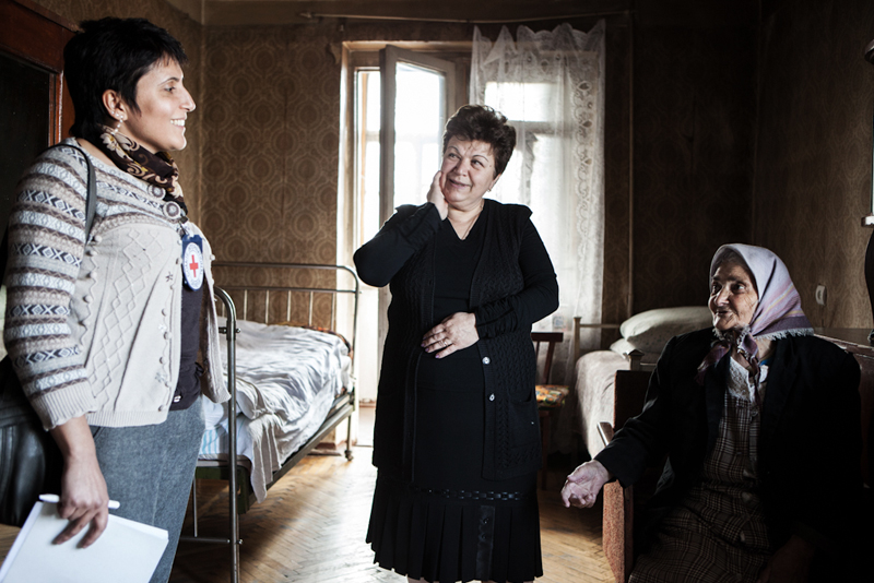 Этери Мусаелян, сотрудник информационного отдела посетила пожилую одинокую женщину.