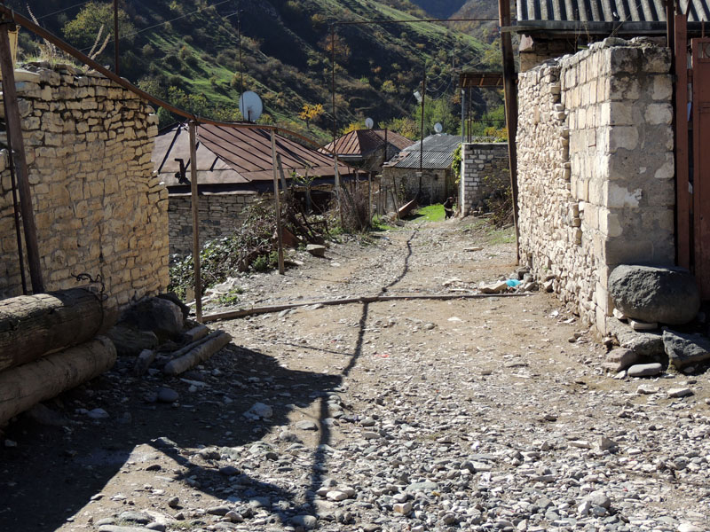 Одна из улиц с.Вардадзор. Одна из улиц с.Вардадзор.