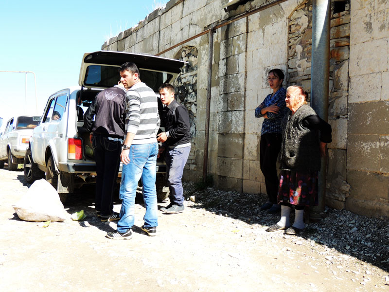 Привезли капусту на продажу. Привезли капусту на продажу.