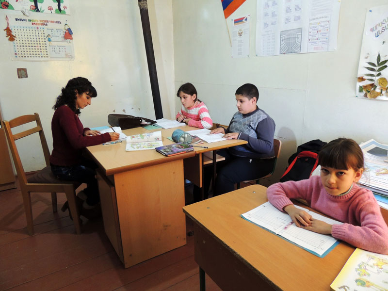 Армине Абрамян, педагог русского языка, 4 класс. Армине Абрамян, педагог русского языка, 4 класс.