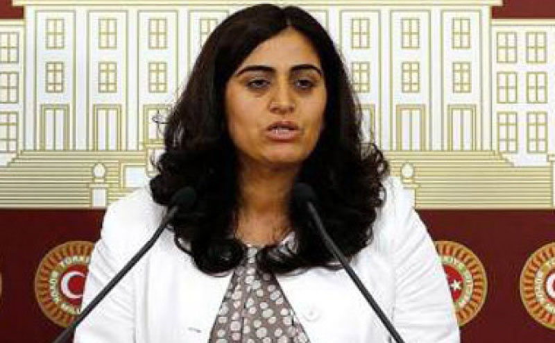 Депутат от «Партии демократии народов» (ПДН) Себахат Тунджель.