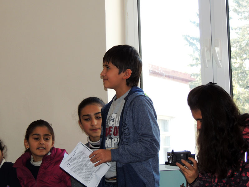 Вадим, ученик 7 класса школы №3 читает отрывок из рассказа "Ловушка смерти".