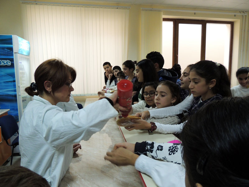 Какой же бутерброд без кетчупа... Какой же бутерброд без кетчупа...