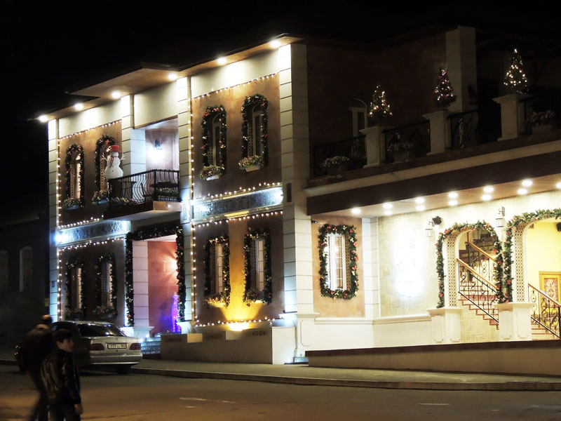 Ресторан открыли недавно, названия не знаю...