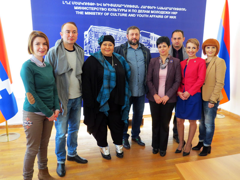Фотография на память в министерстве культуры Карабаха. Фотография на память в министерстве культуры Карабаха.