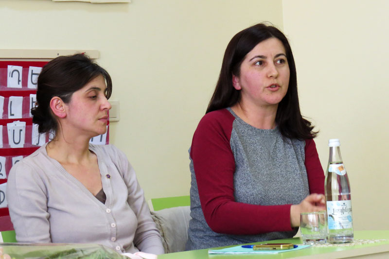Асмик Есаян (справа), представитель министерства образования НКР. Асмик Есаян (справа), представитель министерства образования НКР.
