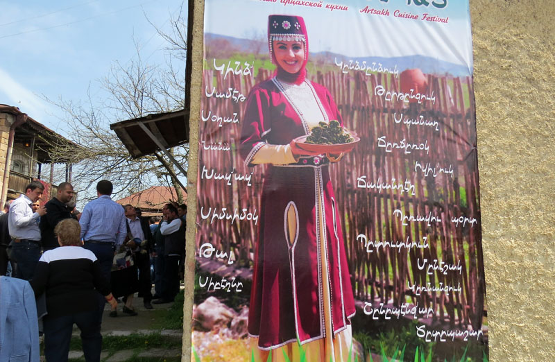 Рекламный щит. Входим на территорию, где проходит фестиваль. Рекламный щит. Входим на территорию, где проходит фестиваль.