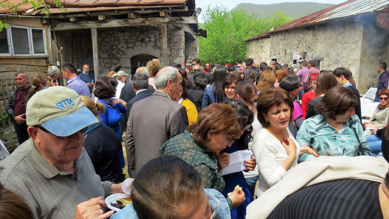 Было очень много народу. Было очень много народу.