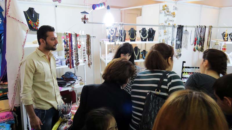 Ярмарка индийских товаров в Степанакерте. Ярмарка индийских товаров в Степанакерте.