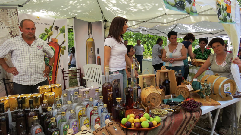 Вино-водочные изделия Степанакертского коньячного завода. Вино-водочные изделия Степанакертского коньячного завода.