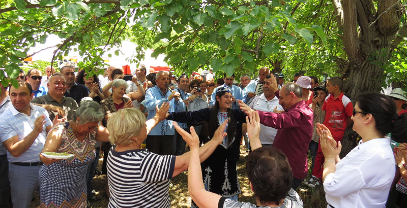 Президент Карабаха Бако Саакян вместе со всеми танцевал. Президент Карабаха Бако Саакян вместе со всеми танцевал.