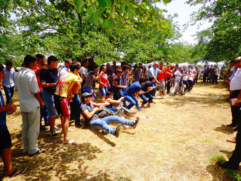 Перетягивание каната. Фото Даниела Мкртчяна. Перетягивание каната. Фото Даниела Мкртчяна.