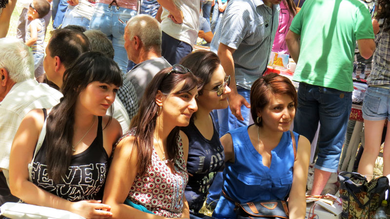 Подружки отдыхают. Подружки отдыхают.