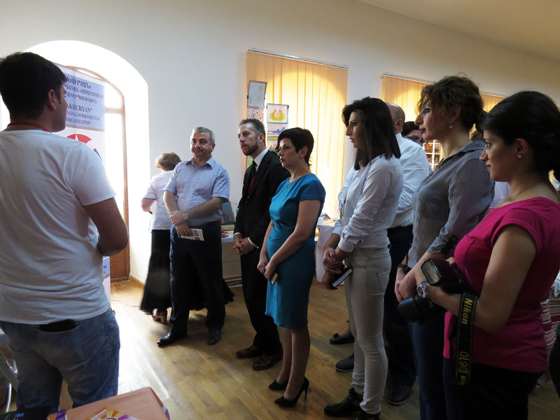 Левон Игитян презентует работу молодёжной организации с.Ахурян. Ширак. Левон Игитян презентует работу молодёжной организации с.Ахурян. Ширак.