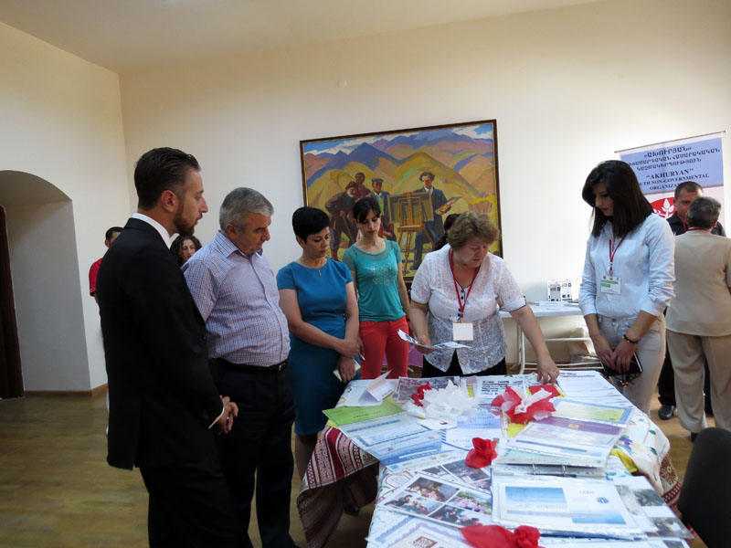 Соня Саркисян презентует работу работу НПО Нор Айацк. Гюмри. Соня Саркисян презентует работу работу НПО Нор Айацк. Гюмри.