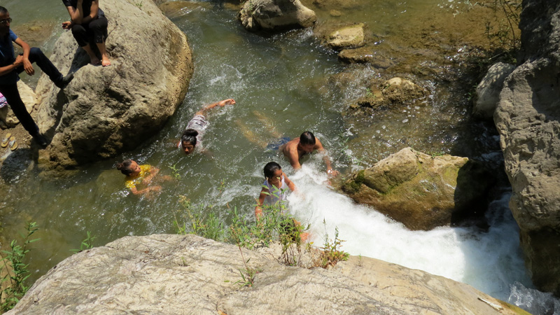 Пока свободное время, можно искупаться в речке... Пока свободное время, можно искупаться в речке...