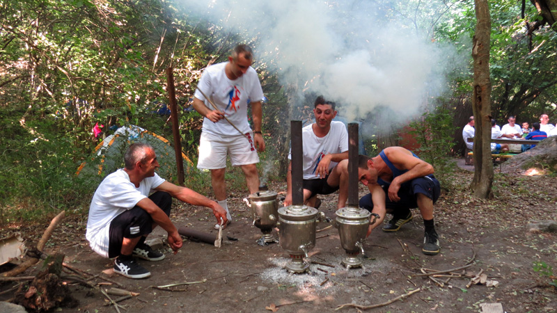Как же в таких местах без самовара. Как же в таких местах без самовара.